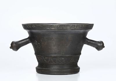 Grande Mortaio in Bronzo Fuso e Cesellato. Italia Primo Quarto del XVIII Secolo