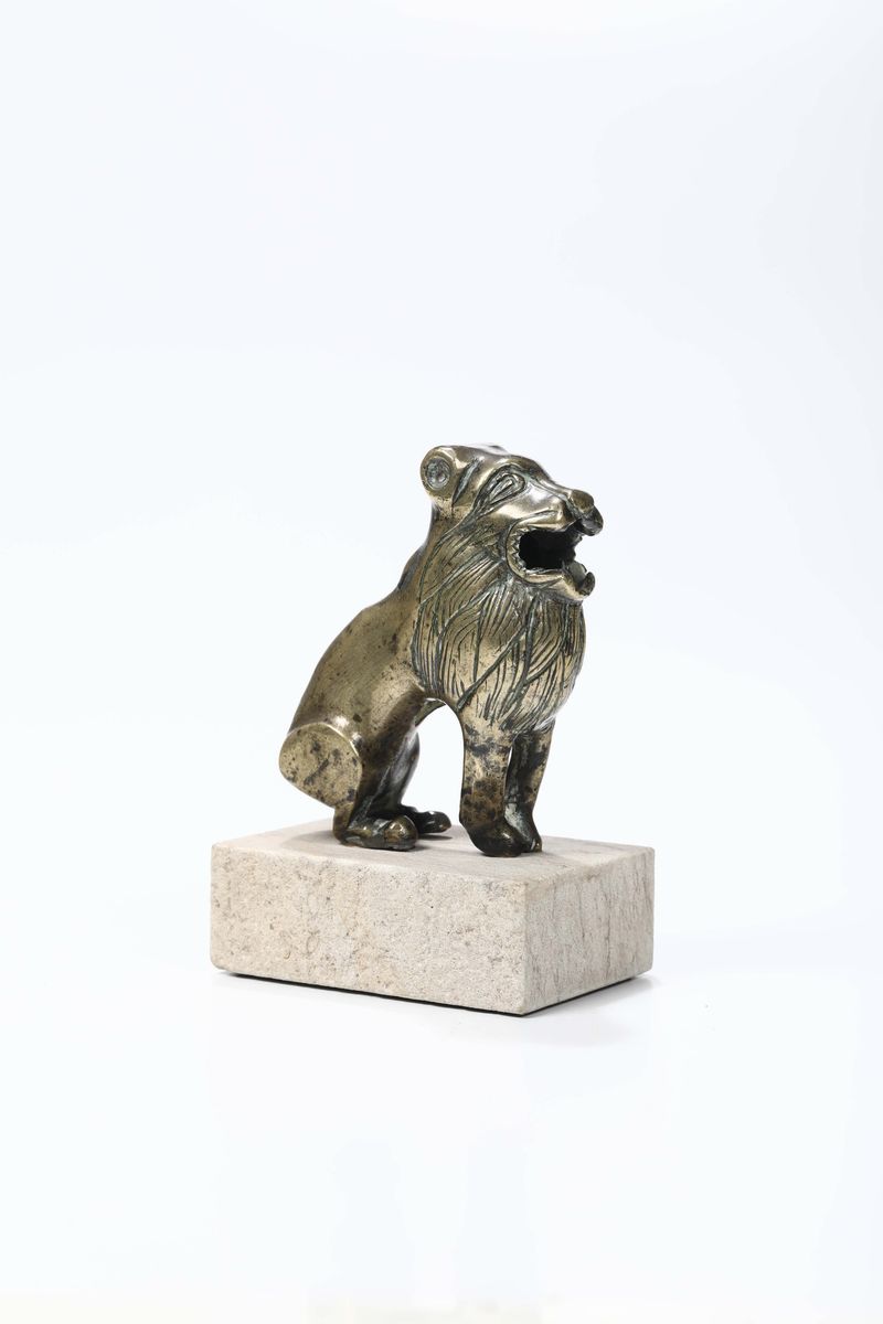 Acquamanile in Bronzo e Ottone Raffigurante Leone Digrignante, Sassonia XIII Secolo