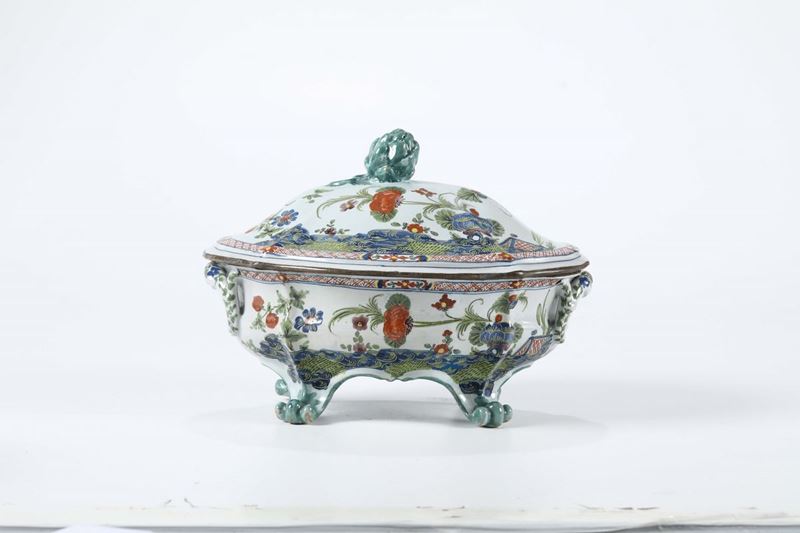 Zuppiera in maiolica. Manifattura Conti Ferniani Faenza XVIII secolo  - Auction Asta a Tempo antiquariato - II - Cambi Casa d'Aste
