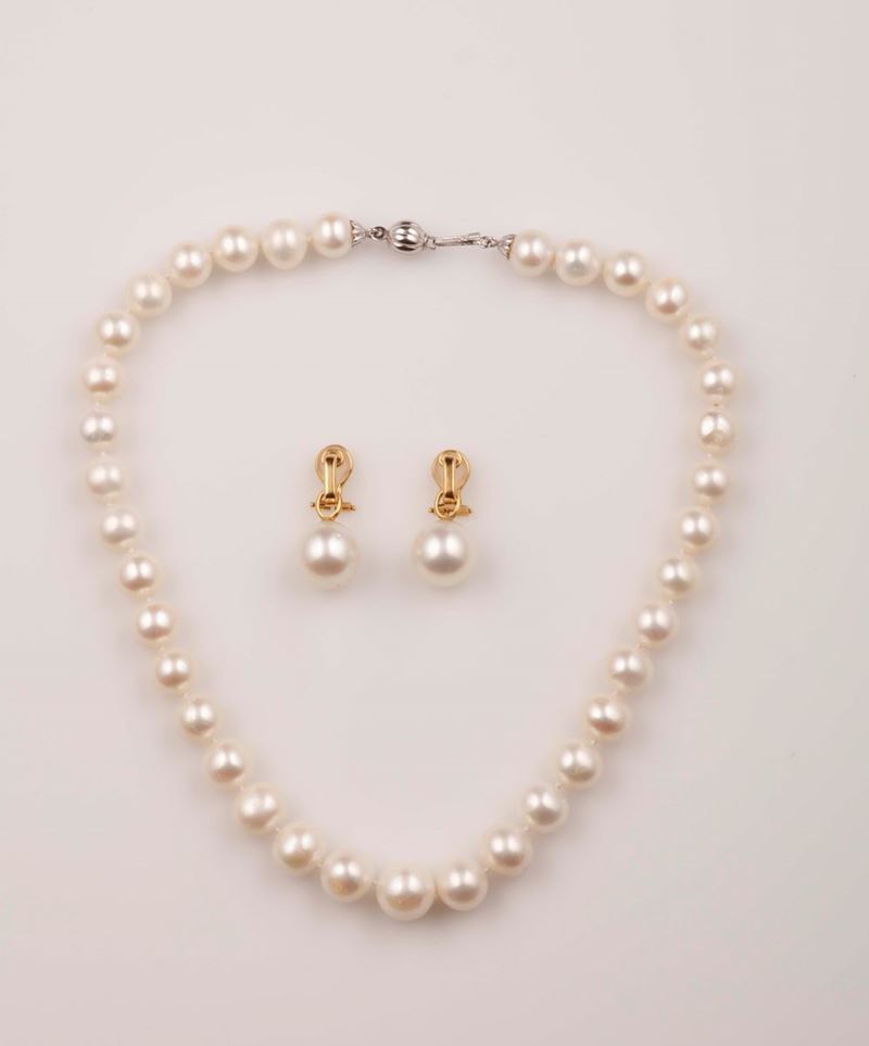 Lotto composto da un girocollo ed un paio di orechcini con perle coltivate  - Auction Vintage, Jewels and Bijoux - Cambi Casa d'Aste