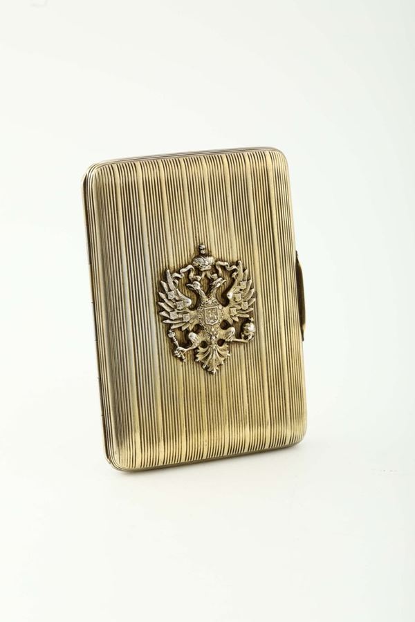 A cigarette case in vermeil silver, molten, embossed and engraved. Moscow, title stamps in use from 1906 to 1917