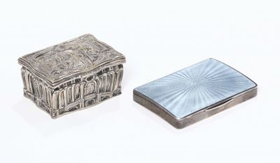 Insieme di Portasigarette in Argento e Smalti, Vienna 1880 e Scatola in Argento Sbalzato Germania...