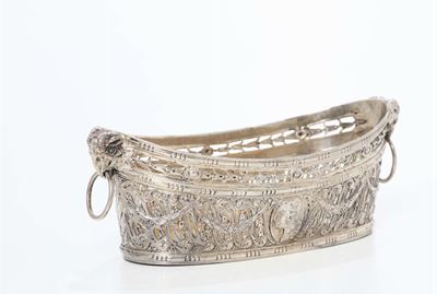 Centrotavola Traforato in Argento con Bolli di Fantasia, XIX-XX Secolo