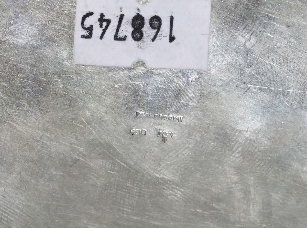 Scatola Ovale in Argento Sbalzato, Coppiani Firenze XX Secolo