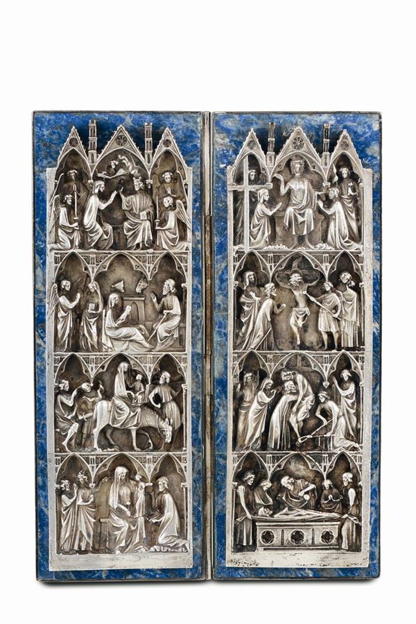 A dyptich depicting episodes from the life of Christ in molten and chiselled silver and lapis lazuli. Italian goldsmithry from the 20th century (apparently free of punches)