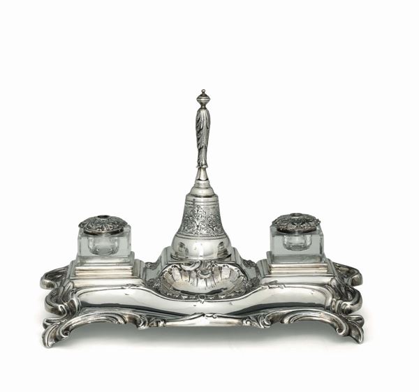 An inkwell in first title silver, molten and chiselled. Silversmith Vallè, Milan 20th century