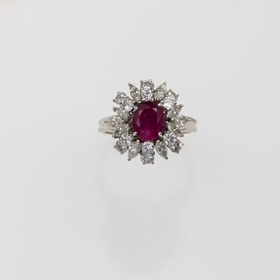 Anello con Rubino di Ct 1,90 Circa con Diamanti Taglio Navette e Rotondi a Contorno