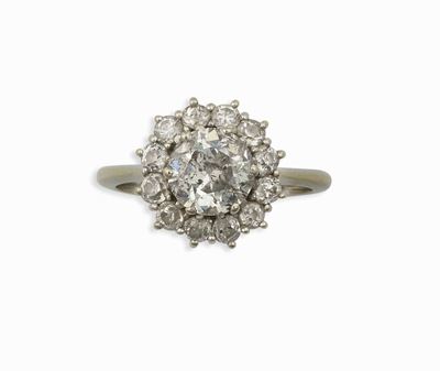Anello a Margherita con Diamanti di Vecchio Taglio