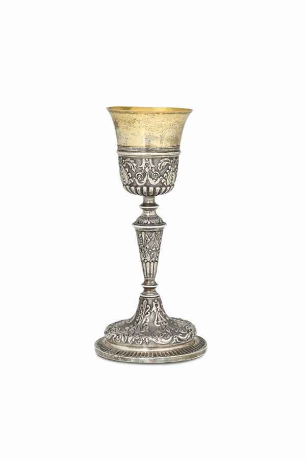 Calice in argento e argento dorato, fuso, sbalzato e cesellato. Manifattura italiana del XIX secolo, bollo indecifrabili.