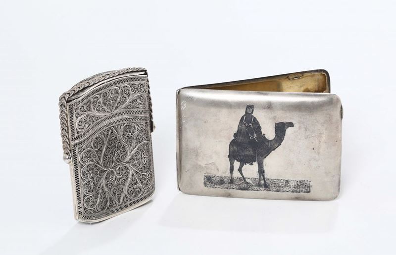 Due portasigarette, uno in argento ed uno in filigrana, Arabia XX secolo  - Asta Antiquariato - Cambi Casa d'Aste