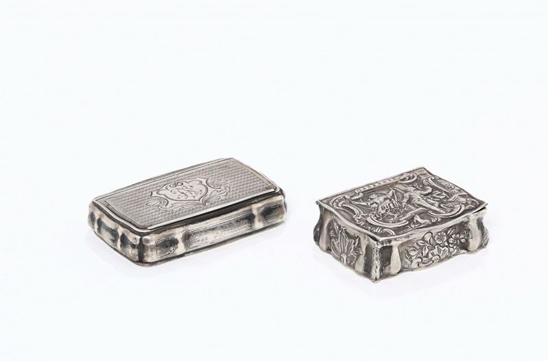 Due tabacchiere in argento, una senza bolli, XIX-XX secolo  - Asta Antiquariato - Cambi Casa d'Aste