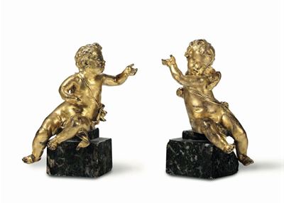 Coppia di Putti in Bronzo Fuso, Cesellato e Dorato. Fonditore Barocco Italiano o D'oltralpe Opera...