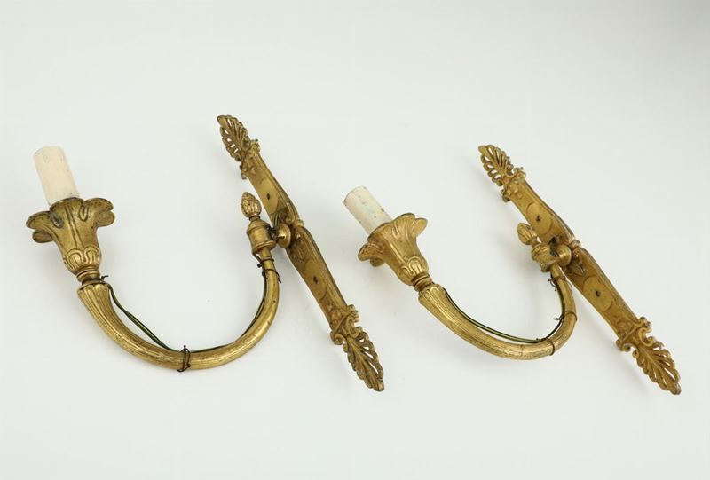 Coppia di appliques Carlo X in bronzo ad una fiamma, XIX secolo  - Auction Asta a Tempo antiquariato - II - Cambi Casa d'Aste