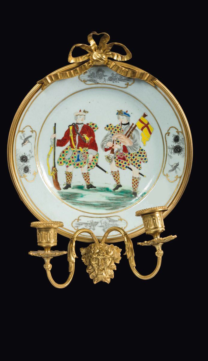 A polychrome enamelled porcelain Scotsman dish with gilt bronze details, China, Qing Dynasty, 18th century  - Auction Fine Chinese Works of Art - Cambi Casa d'Aste