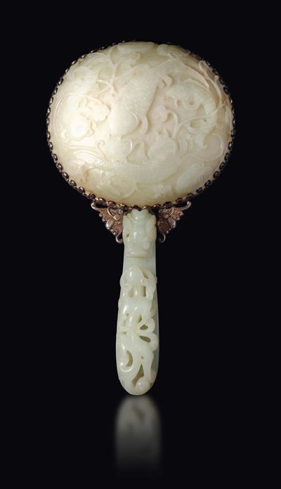 Specchio con Placca in Giada Bianca e Manico con Fibbia a Guisa di Draghetto, Cina, Dinastia Qing...