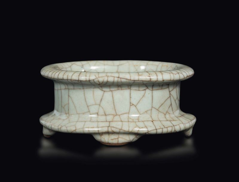 A Guan-type porcelain brush washer, China, probably Song Dynasty (960-1279)  - Auction Fine Chinese Works of Art - Cambi Casa d'Aste