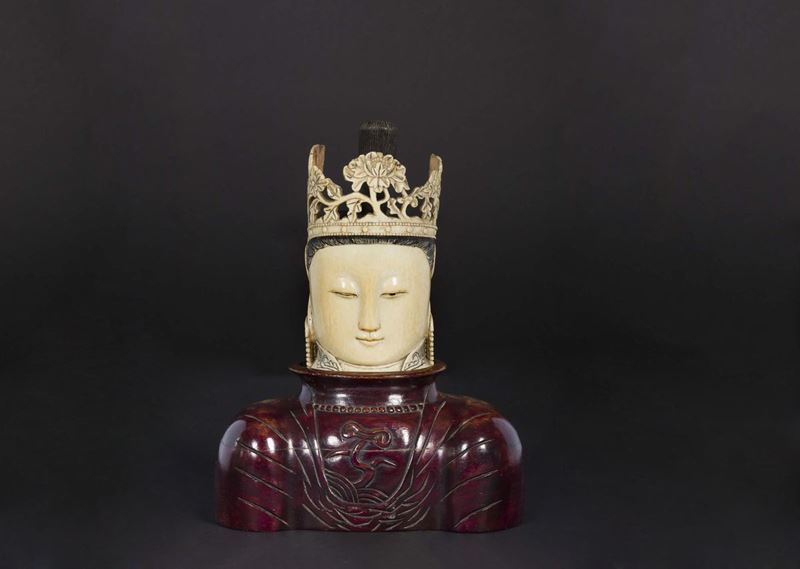 A carved ivory Guanyin's head, China, early 20th century  - Auction Chinese Works of Art - Cambi Casa d'Aste