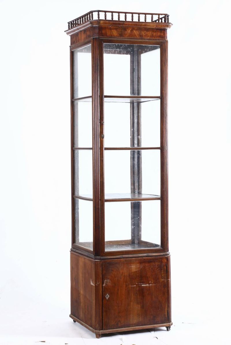 Vetrina ad un'anta, XIX-XX secolo  - Auction Asta a Tempo antiquariato - II - Cambi Casa d'Aste