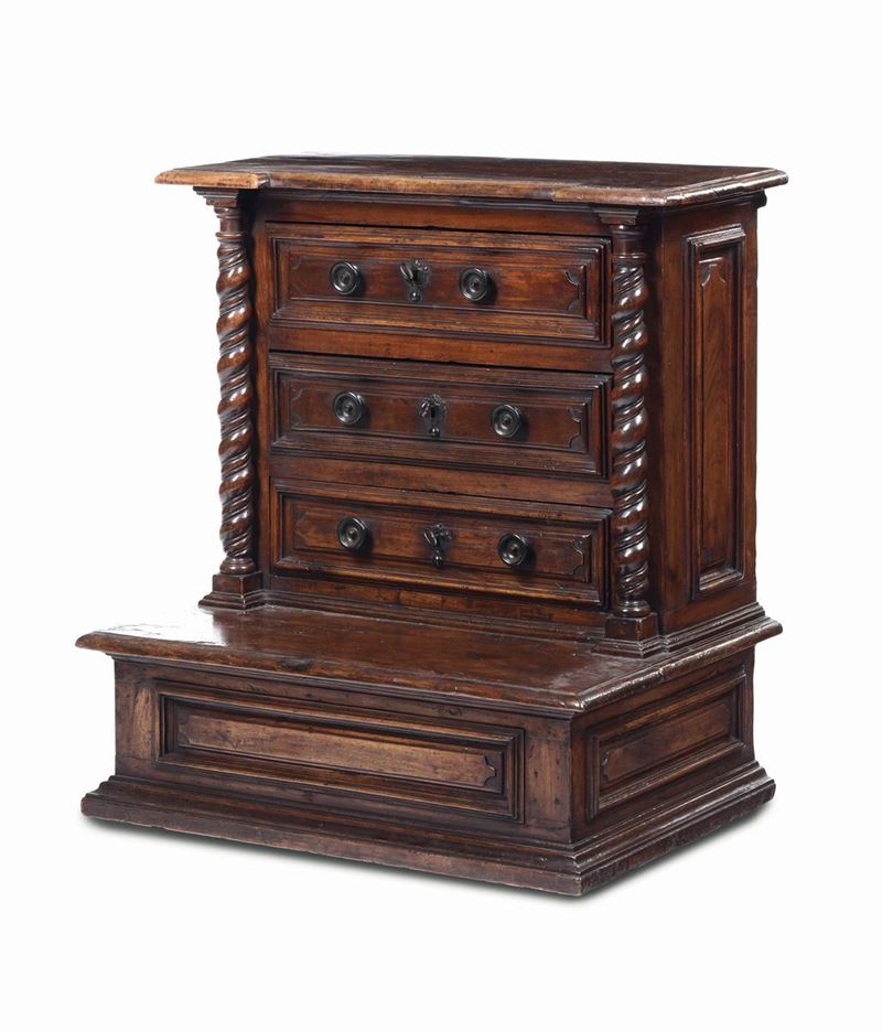Inginocchiatoio in noce, XVII secolo  - Asta Antiquariato - Cambi Casa d'Aste