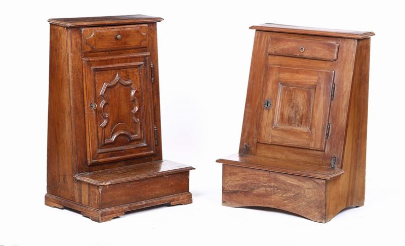Due inginocchiatoi diversi, XVIII-XIX secolo  - Auction Asta a Tempo antiquariato - II - Cambi Casa d'Aste