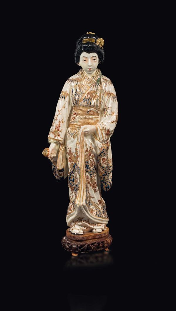 Figura di bijin in porcellana Arita, Giappone, XIX secolo