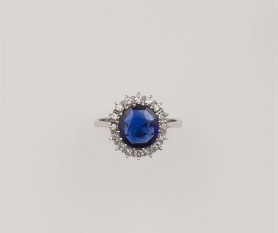 Anello con Zaffiro di Ct 2,80 Circa e Diamanti a Contorno per Ct 0,40 Circa