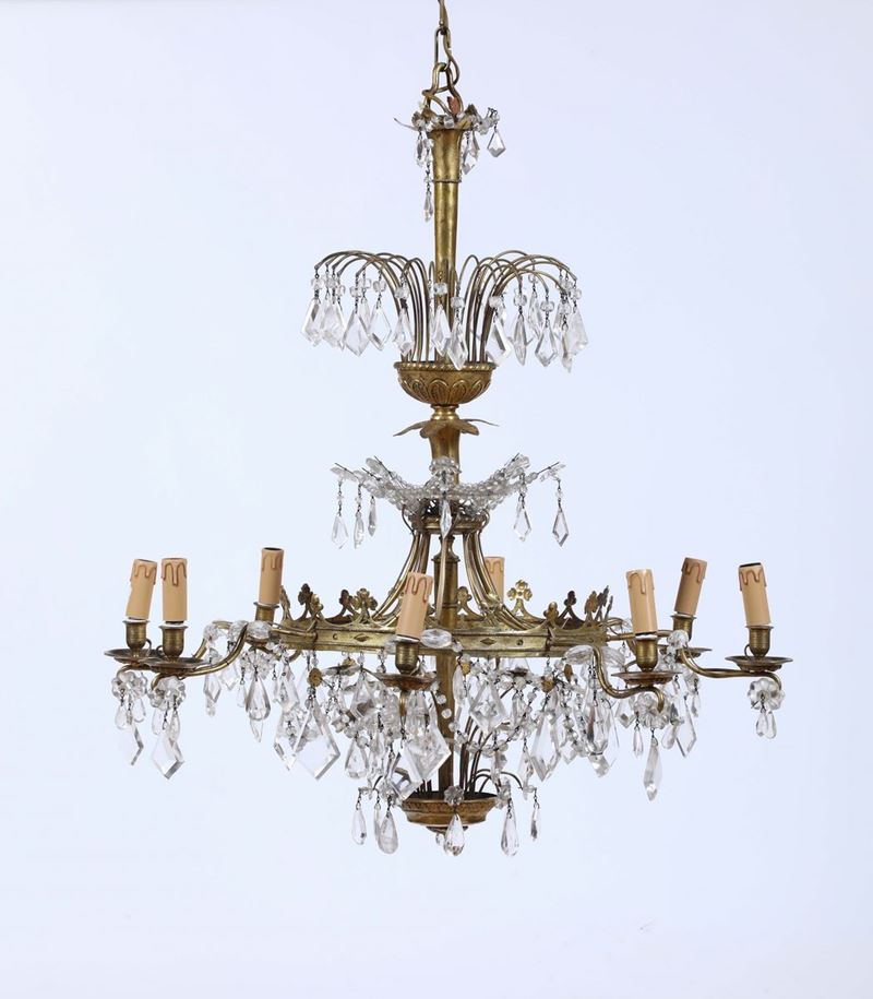 Lampadario in metallo dorato e cristalli a otto bracci, XIX secolo  - Asta Antiquariato - Cambi Casa d'Aste