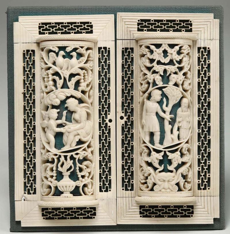 Coppia di placche in avorio scolpito e traforato, XIX-XX secolo  - Auction Fine Art - Cambi Casa d'Aste