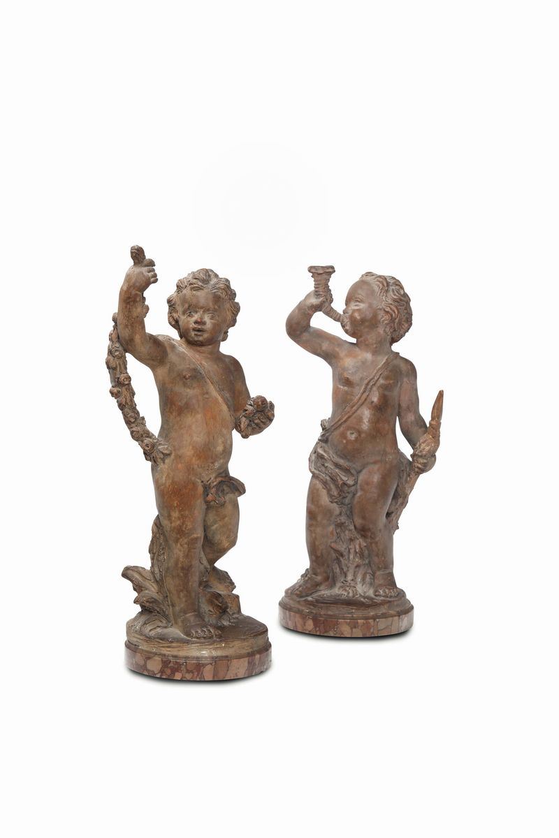 Coppia di putti di gusto barocco in terracotta. Data sulla base 17...  - Auction Fine Art - Cambi Casa d'Aste