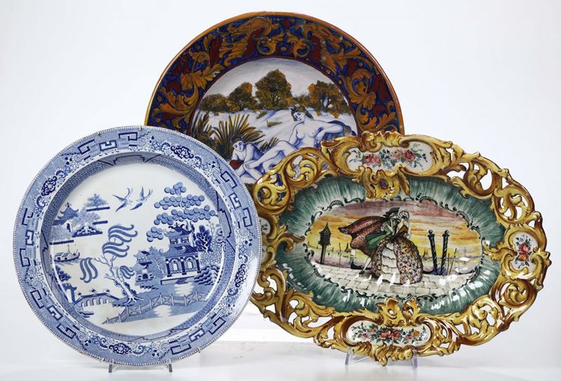 Lotto di tre piatti diversi tra cui un Gualdo Tadino a lustro  - Auction Asta a Tempo antiquariato - II - Cambi Casa d'Aste