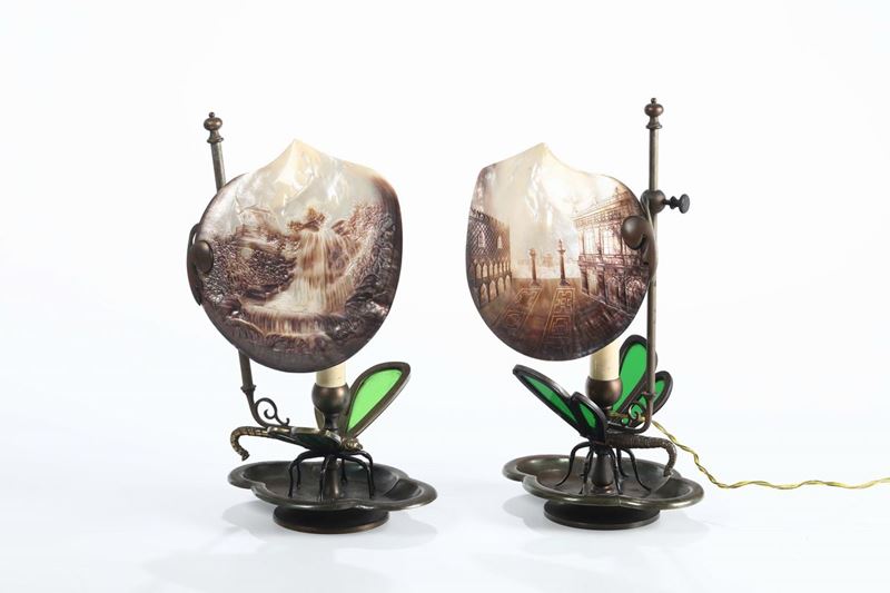Coppia di lampade con paraluce in conchiglia intarsiata  - Auction Asta a Tempo antiquariato - II - Cambi Casa d'Aste
