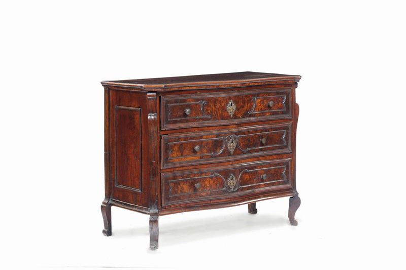 Piccolo cassettone lastronato in radica, Lombardia XVIII secolo  - Auction Fine Art - Cambi Casa d'Aste