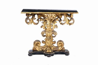 Due Consoles Simili in Legno Intagliato e Dorato, XVIII Secolo
