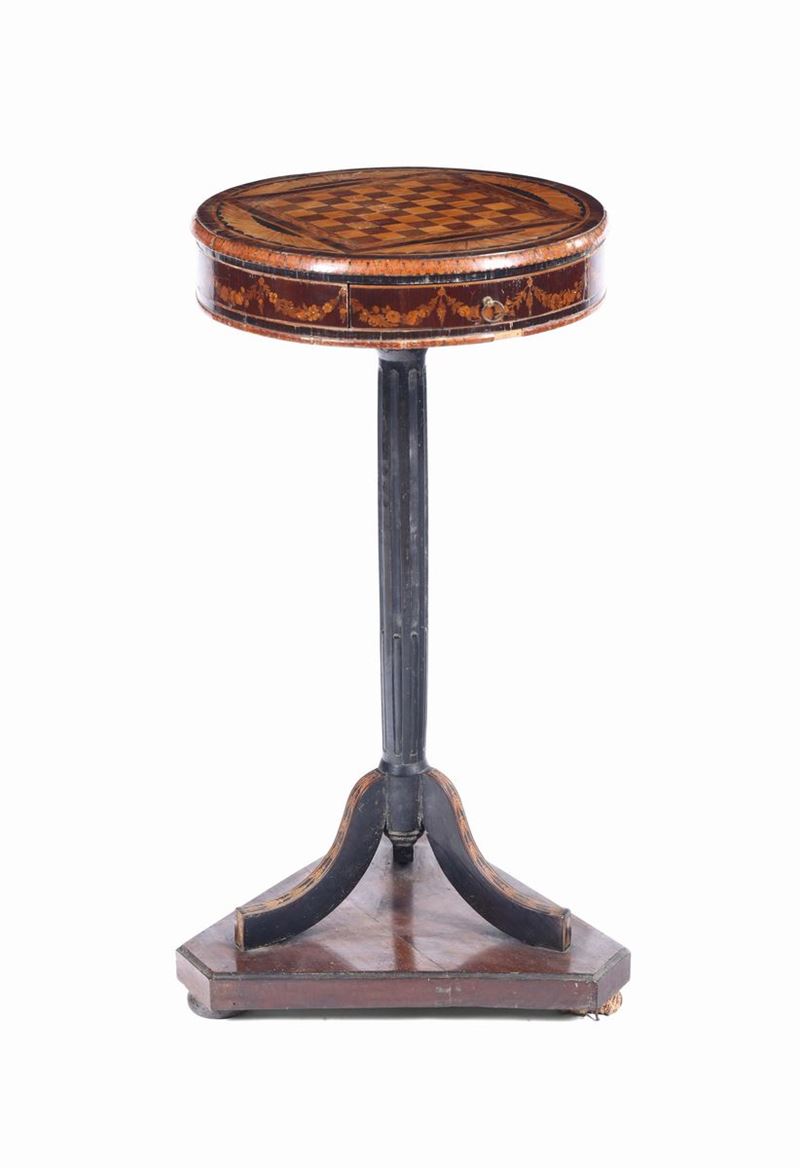 Tavolino con piano circolare lastronato ed intarsiato, XIX secolo  - Asta Antiquariato - Cambi Casa d'Aste