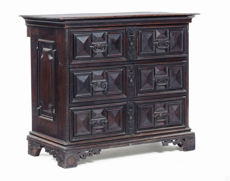 Cassettone in noce intagliato, XVIII secolo  - Auction Fine Art - Cambi Casa d'Aste