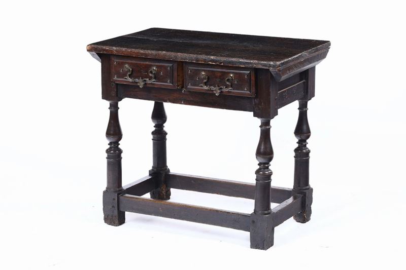 Tavolino in noce scurito, Bologna  - Asta Antiquariato - Cambi Casa d'Aste