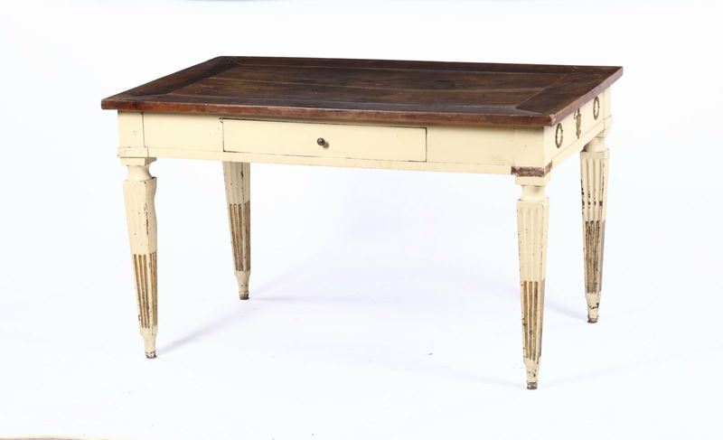 Tavolo in legno intagliato e laccato, XVIII-XIX secolo  - Asta Antiquariato - Cambi Casa d'Aste