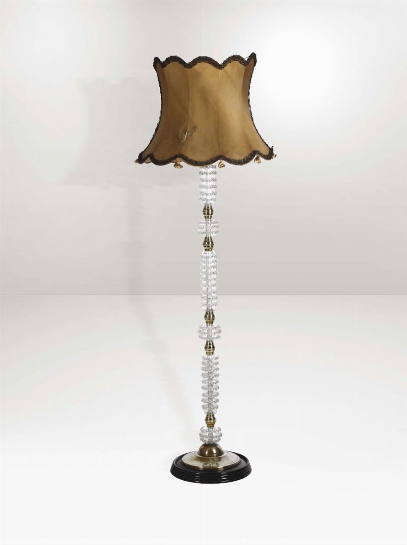 Lampada da terra con struttura in metallo laccato e ottone.  - Auction Design - Cambi Casa d'Aste