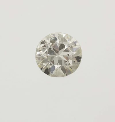 Solitaire di Vecchio Taglio di Ct 5,40, Colore N, Caratteristiche Interne Si2