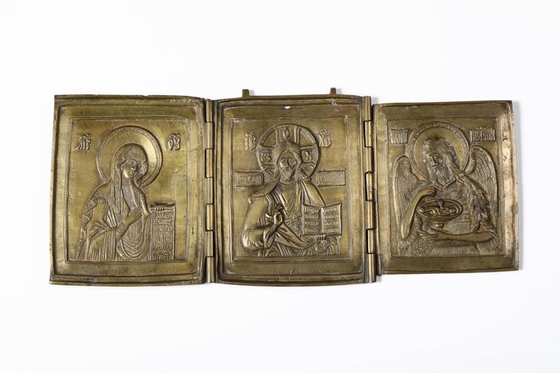 Icona da viaggio a tre sportelli in bronzo dorato, Russia XIX secolo  - Asta Antiquariato - Cambi Casa d'Aste
