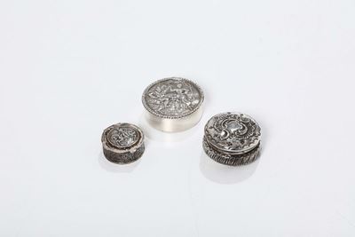 Lotto di Tre Scatoline in Argento, XX Secolo