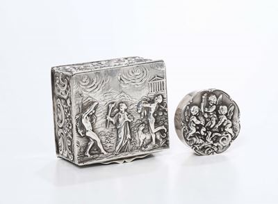 Due Scatolette in Argento Sbalzato, una Inghilterra XX Secolo