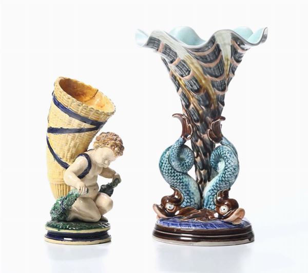 Due coppette in ceramica smaltate in policromia, manifattura francese, fine XIX secolo
