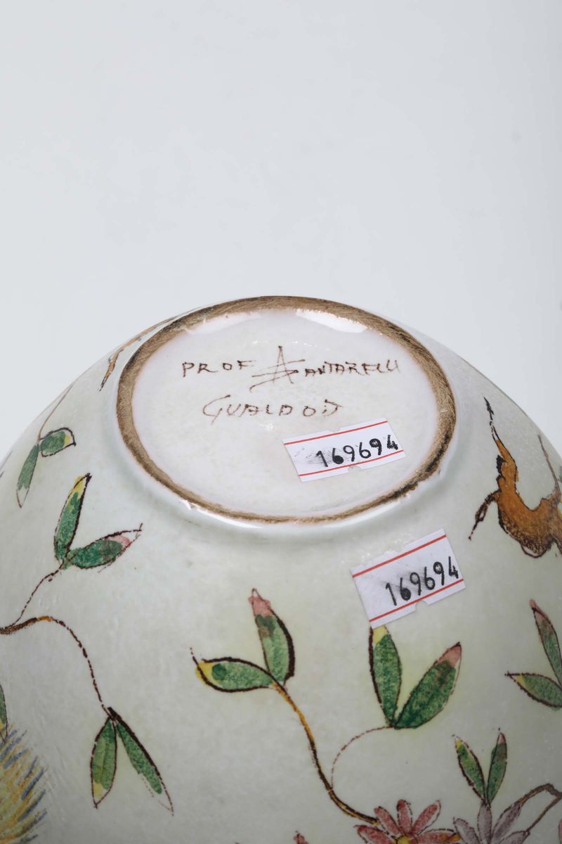 Piccolo Vaso in Ceramica di Forma Globulare, Decoro in Policromia alla Coreana su Fondo Bianco, F...