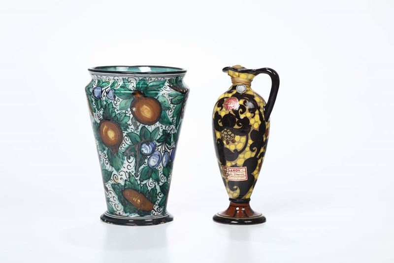 Due vasi in ceramica decoro in policromia a motivo di fantasia vegetale, uno marcato MAP Pesaro  - Auction Fine Art - Cambi Casa d'Aste