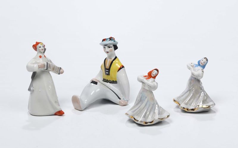 Gruppo di quattro figurette in porcellana soggetti femminili in costume russo, era sovietica  - Auction Fine Art - Cambi Casa d'Aste