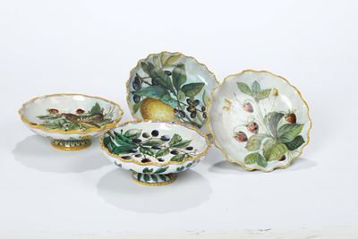 Lotto Composto da Quattro Alzatine Monopode Baccallate in Ceramica a Decoro di Frutta, Marcate Ca...