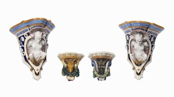 Lotto di quattro mensoline prensili da parete in ceramica, dipinte in policromia, manifattura Ginori, anni 20/30