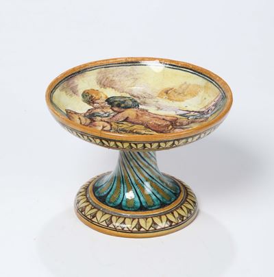 Piccola Alzatina Dipinta con Soggetto di Putti, Marca della Manifattura di Grottaglie Datata 1928