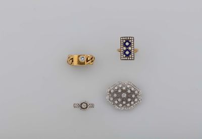 Lotto Composto da Anello a Catena con Diamante, Anello con Smalto Blu e Diamanti, Anello con Diam...